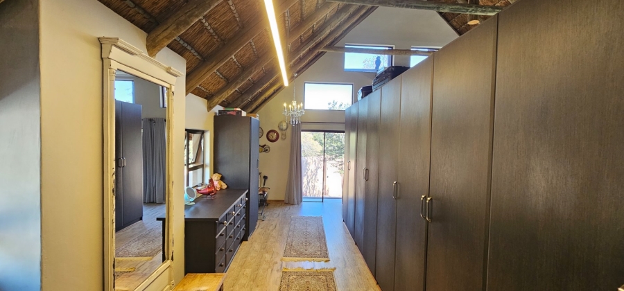 6 Bedroom Property for Sale in Hartbeesfontein North West